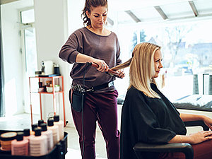 Foto de capa TRT-15 nega vínculo de emprego entre cabeleireira e salão de beleza