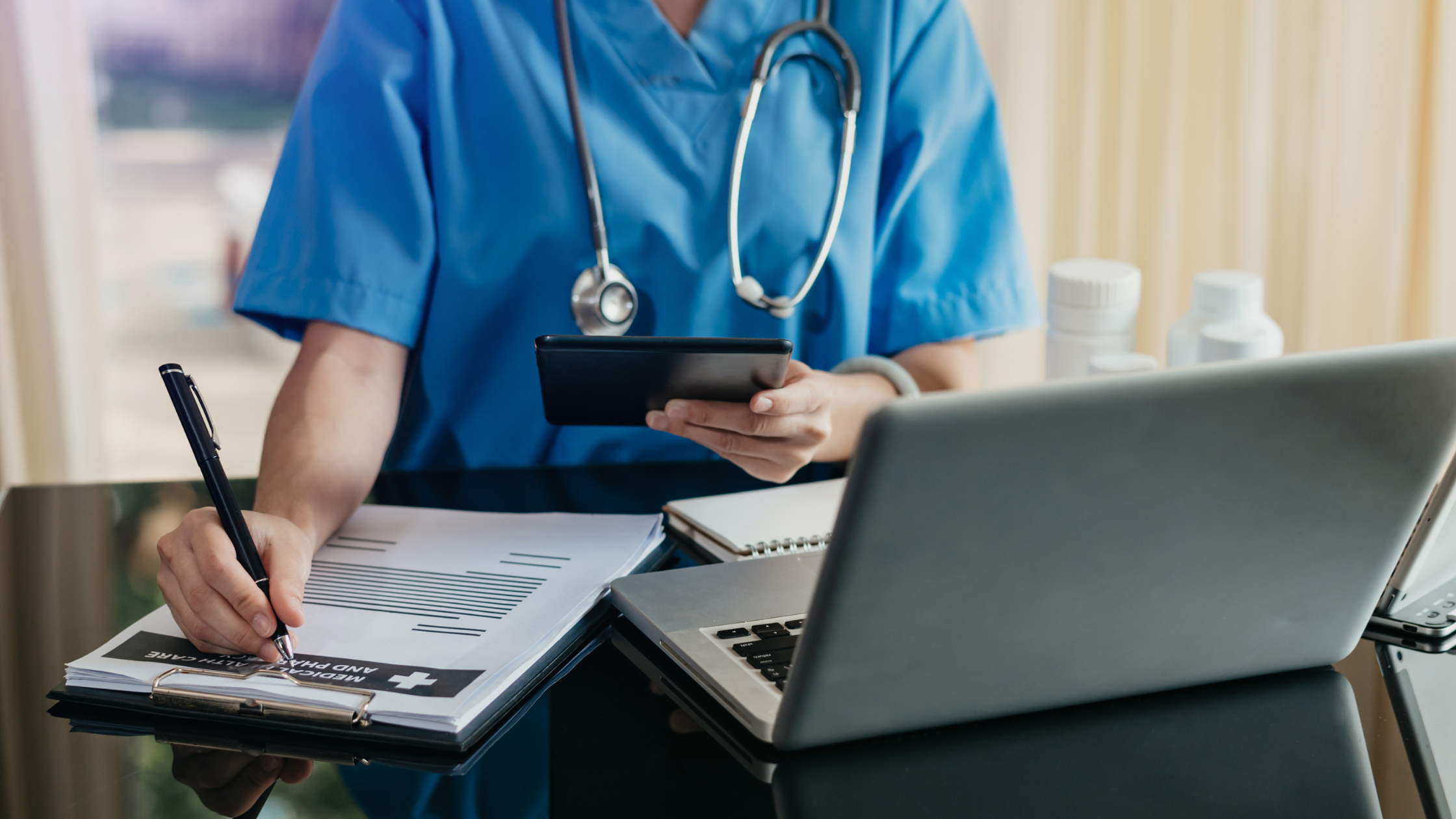 Foto de Entendendo a tributação para médicos: pessoa física ou jurídica?